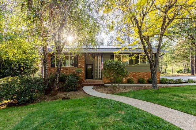 17082 Alioto Dr, Grass Valley, CA 95949