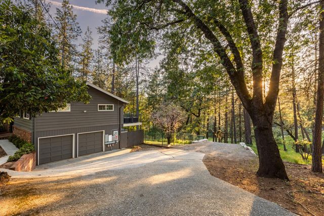 17082 Alioto Dr, Grass Valley, CA 95949