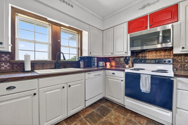 500 S Pecan Creek Trail, Valley View, TX 76272