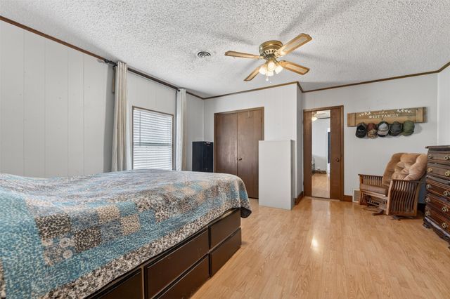 500 S Pecan Creek Trail, Valley View, TX 76272