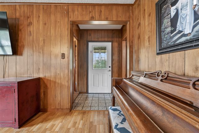 500 S Pecan Creek Trail, Valley View, TX 76272