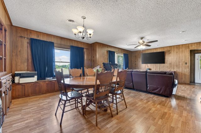 500 S Pecan Creek Trail, Valley View, TX 76272