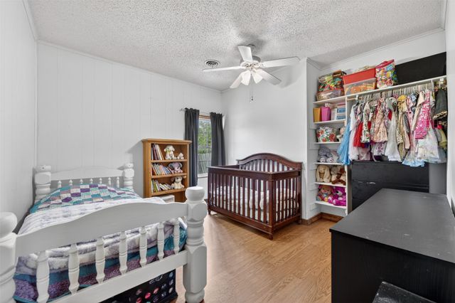 500 S Pecan Creek Trail, Valley View, TX 76272