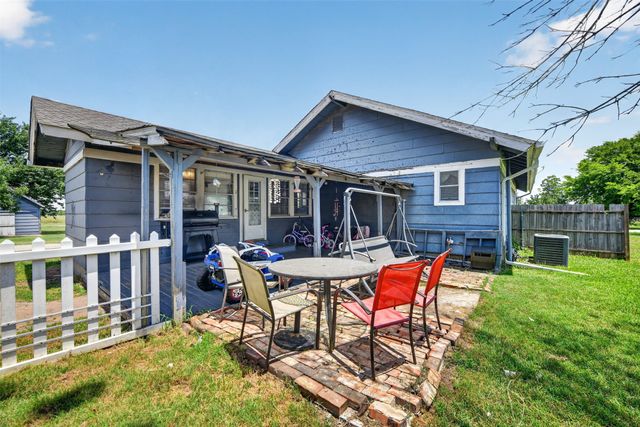 500 S Pecan Creek Trail, Valley View, TX 76272