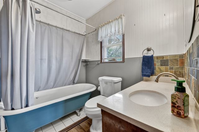 500 S Pecan Creek Trail, Valley View, TX 76272