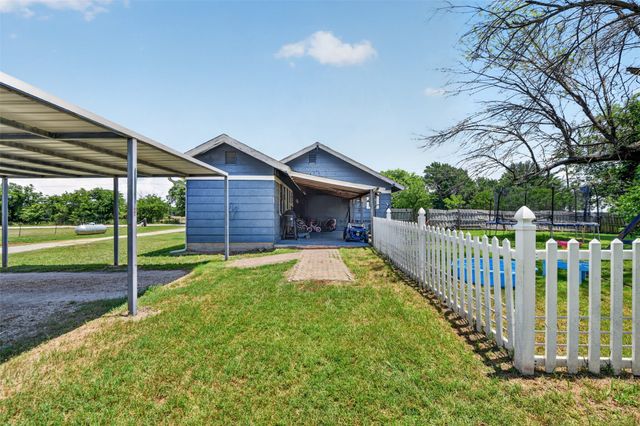 500 S Pecan Creek Trail, Valley View, TX 76272