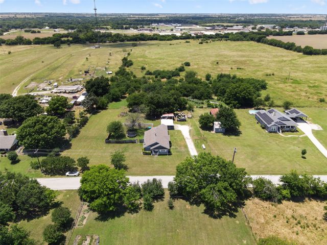 500 S Pecan Creek Trail, Valley View, TX 76272