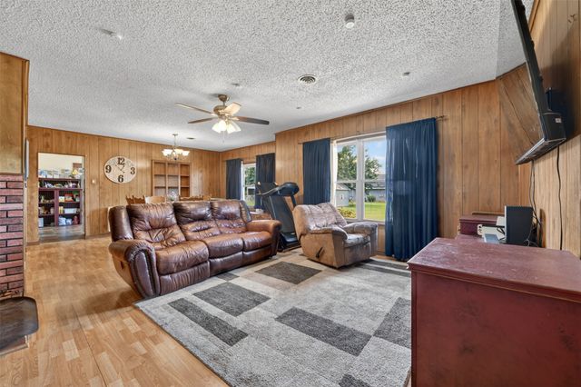500 S Pecan Creek Trail, Valley View, TX 76272