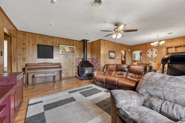 500 S Pecan Creek Trail, Valley View, TX 76272
