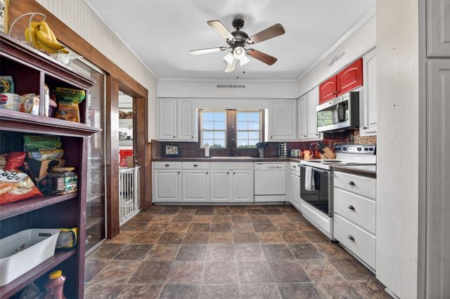 500 S Pecan Creek Trail, Valley View, TX 76272