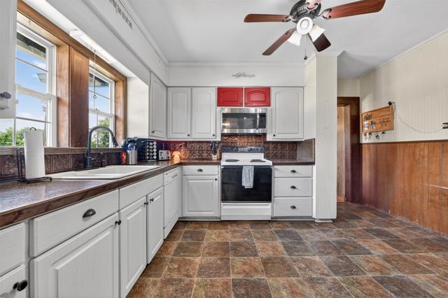 500 S Pecan Creek Trail, Valley View, TX 76272