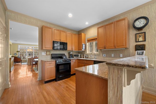 333 E Overlook, Port Washington, NY 11050