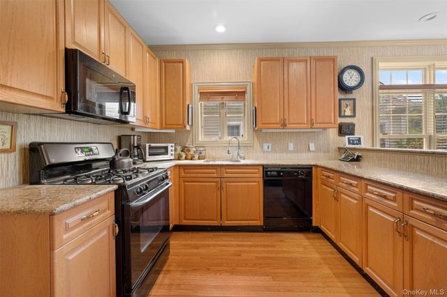 333 E Overlook, Port Washington, NY 11050