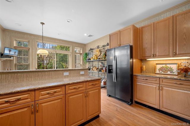 333 E Overlook, Port Washington, NY 11050