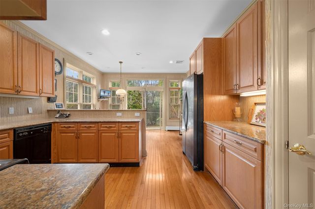 333 E Overlook, Port Washington, NY 11050