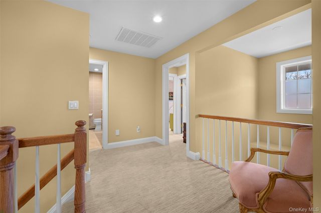 333 E Overlook, Port Washington, NY 11050