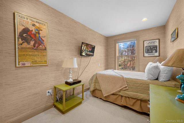 333 E Overlook, Port Washington, NY 11050
