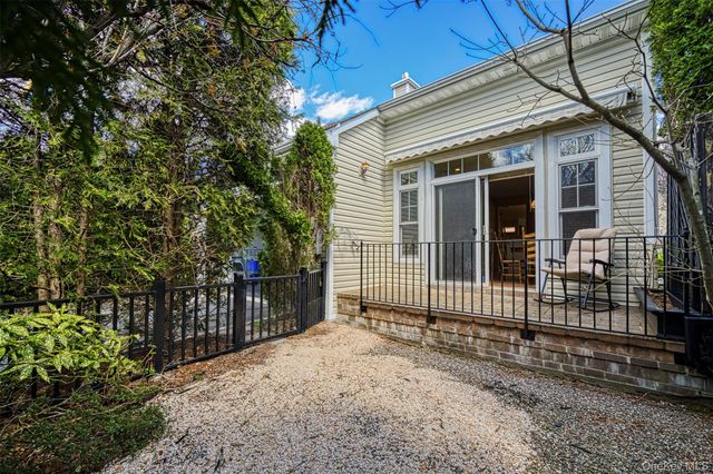 333 E Overlook, Port Washington, NY 11050