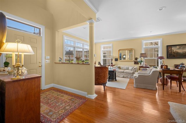 333 E Overlook, Port Washington, NY 11050