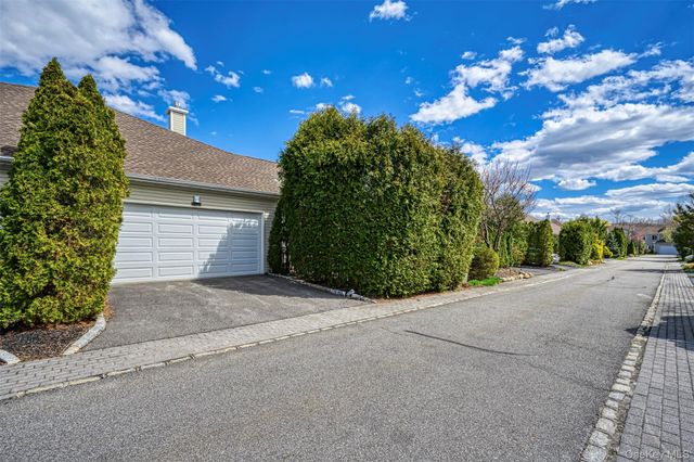 333 E Overlook, Port Washington, NY 11050