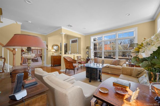 333 E Overlook, Port Washington, NY 11050