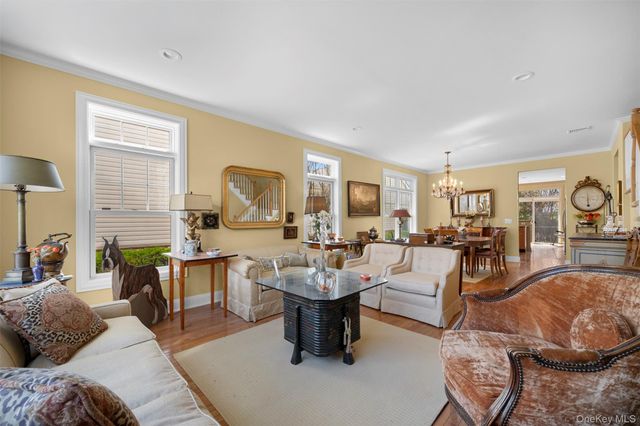 333 E Overlook, Port Washington, NY 11050