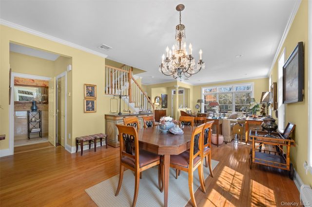 333 E Overlook, Port Washington, NY 11050