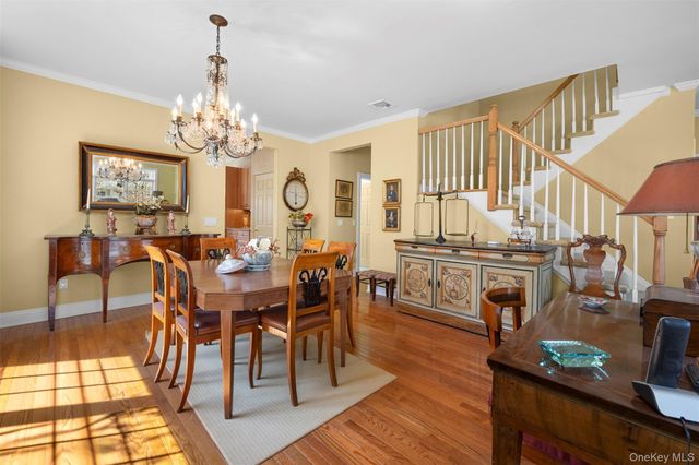 333 E Overlook, Port Washington, NY 11050