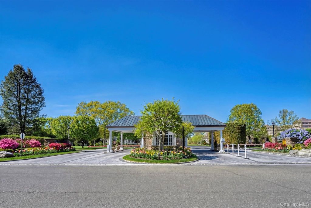 333 E Overlook, Port Washington, NY 11050