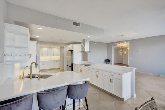 20355 NE 34th Court 2725, Aventura, FL 33180