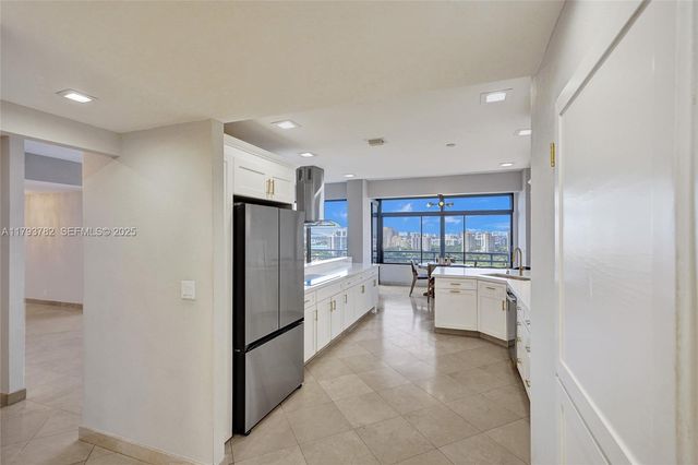 20355 NE 34th Court 2725, Aventura, FL 33180
