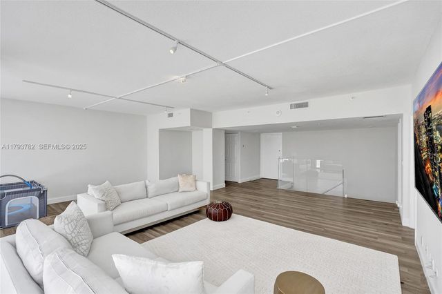 20355 NE 34th Court 2725, Aventura, FL 33180