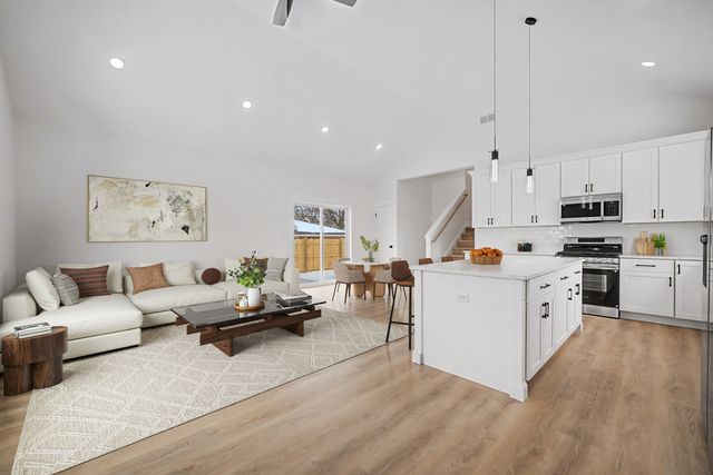 8245 43rd Place, Lyons, IL 60534