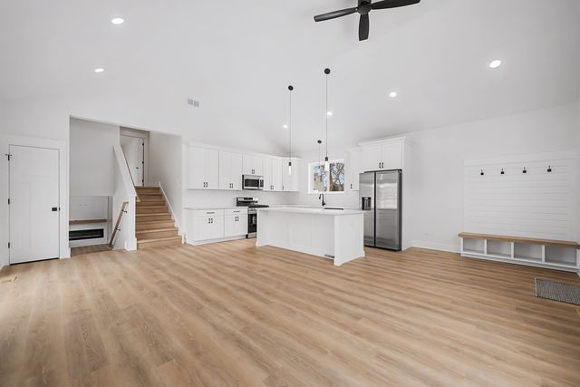 8245 43rd Place, Lyons, IL 60534