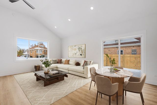 8245 43rd Place, Lyons, IL 60534