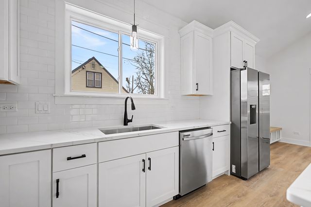 8245 43rd Place, Lyons, IL 60534