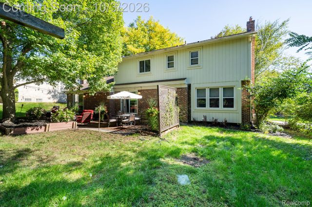 25523 Hunt Club Boulevard, Farmington Hills, MI 48335