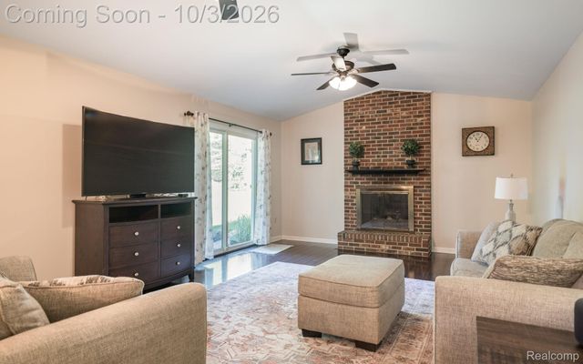 25523 Hunt Club Boulevard, Farmington Hills, MI 48335