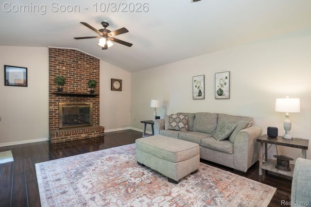 25523 Hunt Club Boulevard, Farmington Hills, MI 48335