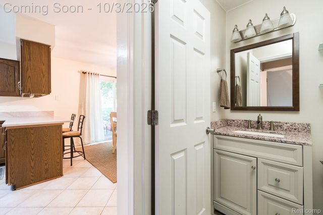 25523 Hunt Club Boulevard, Farmington Hills, MI 48335