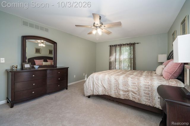 25523 Hunt Club Boulevard, Farmington Hills, MI 48335
