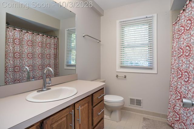 25523 Hunt Club Boulevard, Farmington Hills, MI 48335