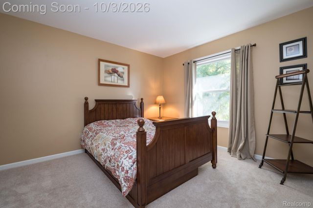 25523 Hunt Club Boulevard, Farmington Hills, MI 48335