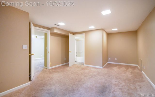 25523 Hunt Club Boulevard, Farmington Hills, MI 48335