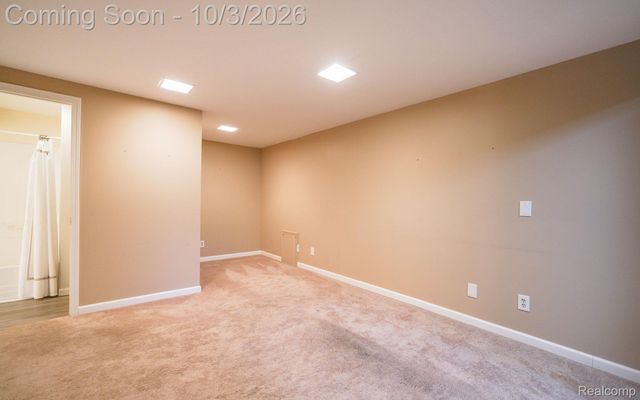 25523 Hunt Club Boulevard, Farmington Hills, MI 48335