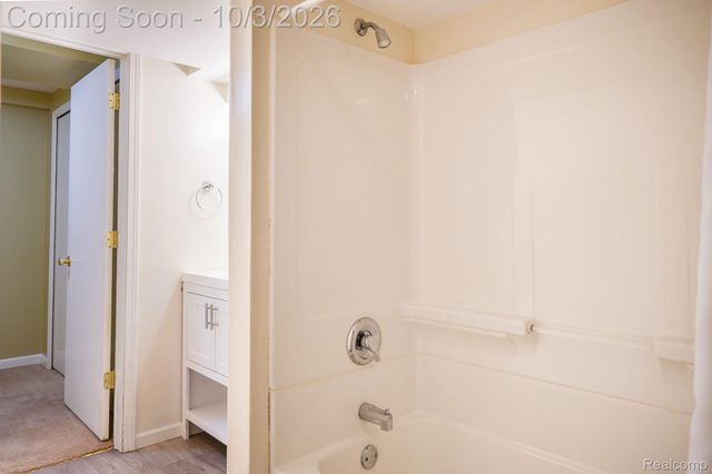 25523 Hunt Club Boulevard, Farmington Hills, MI 48335