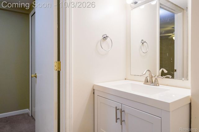 25523 Hunt Club Boulevard, Farmington Hills, MI 48335