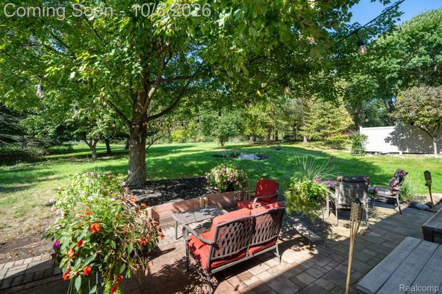 25523 Hunt Club Boulevard, Farmington Hills, MI 48335