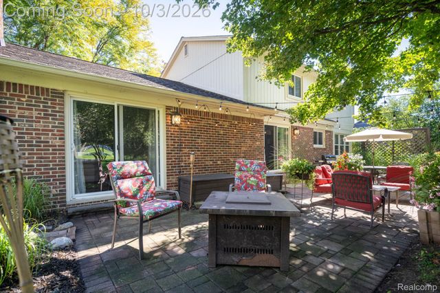 25523 Hunt Club Boulevard, Farmington Hills, MI 48335
