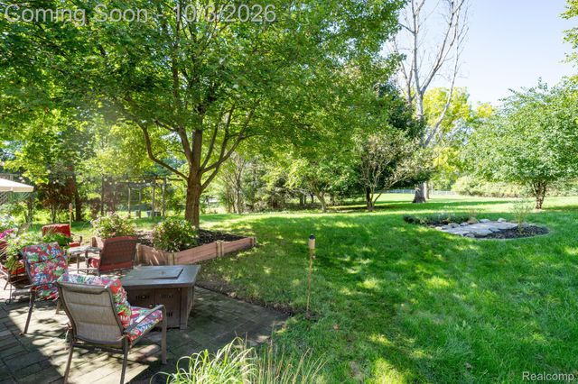 25523 Hunt Club Boulevard, Farmington Hills, MI 48335
